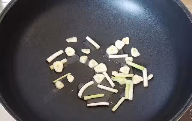 /www/bananadaily.net/web/images/image/2185/21852436.avif